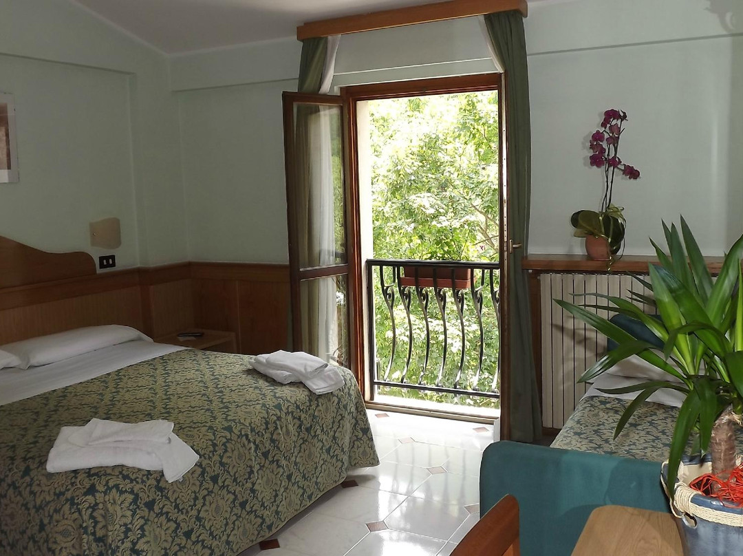 Villetta Barrea酒店住宿-Hotel Il Vecchio Pescatore