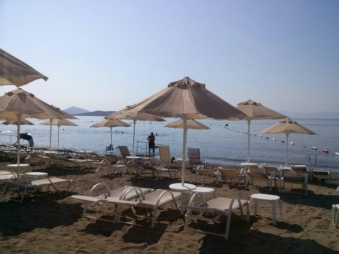 Yahsi Beach景点图片