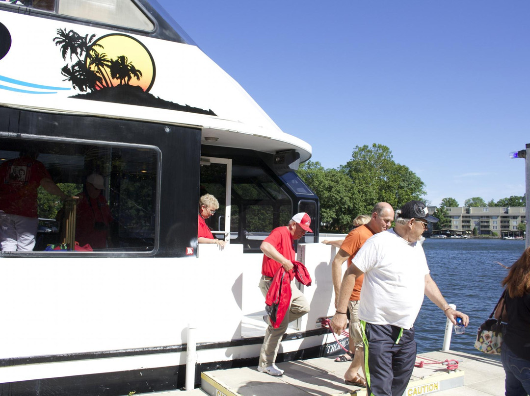 Tropical Islands Boat Cruises Day Tours景点图片