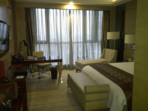 龙岗珠江皇冠假日酒店主图