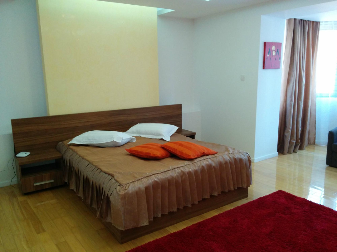 6 Apartments