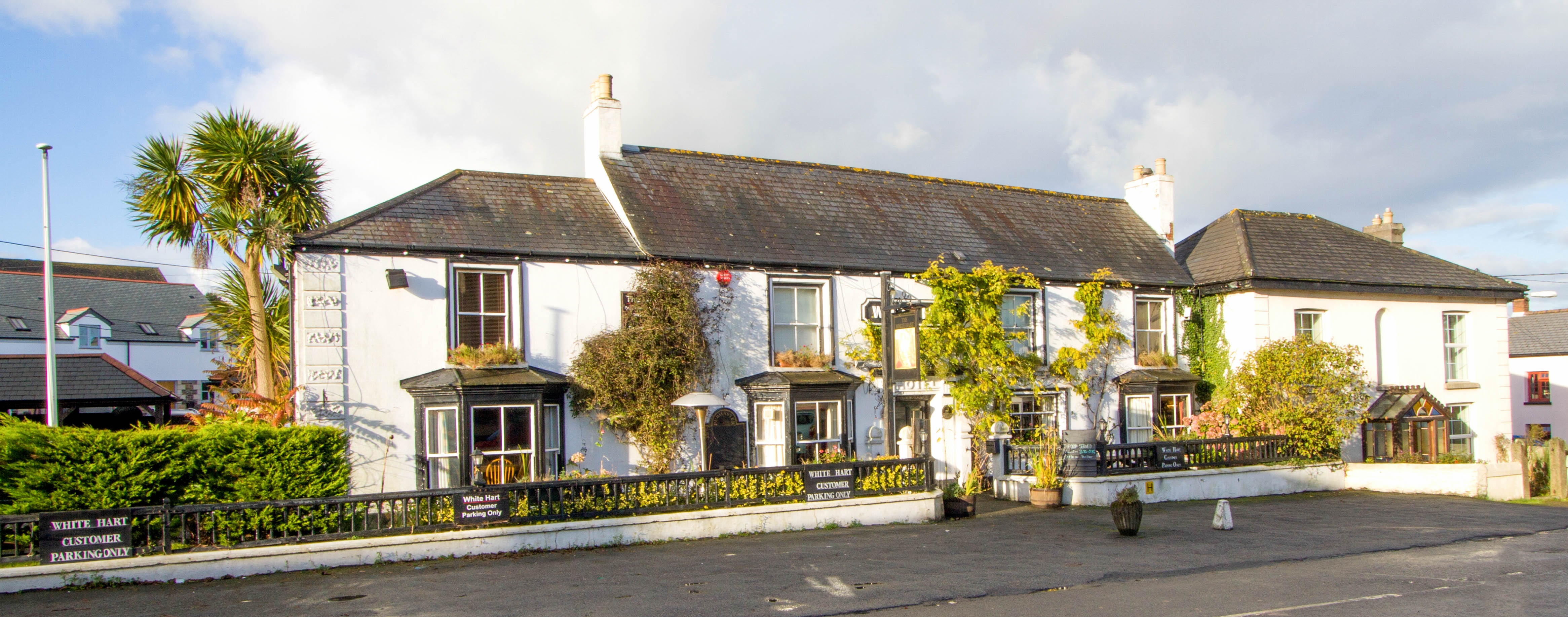 The White Hart-官方