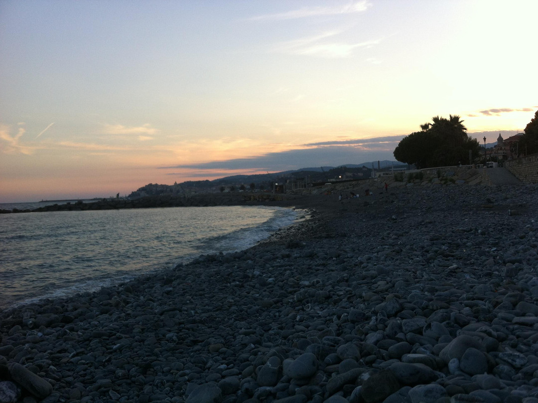 Oneglia Beach-因佩里亚必去景点