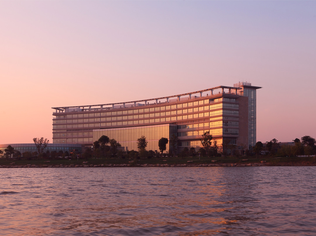 润澳花园大酒店主图