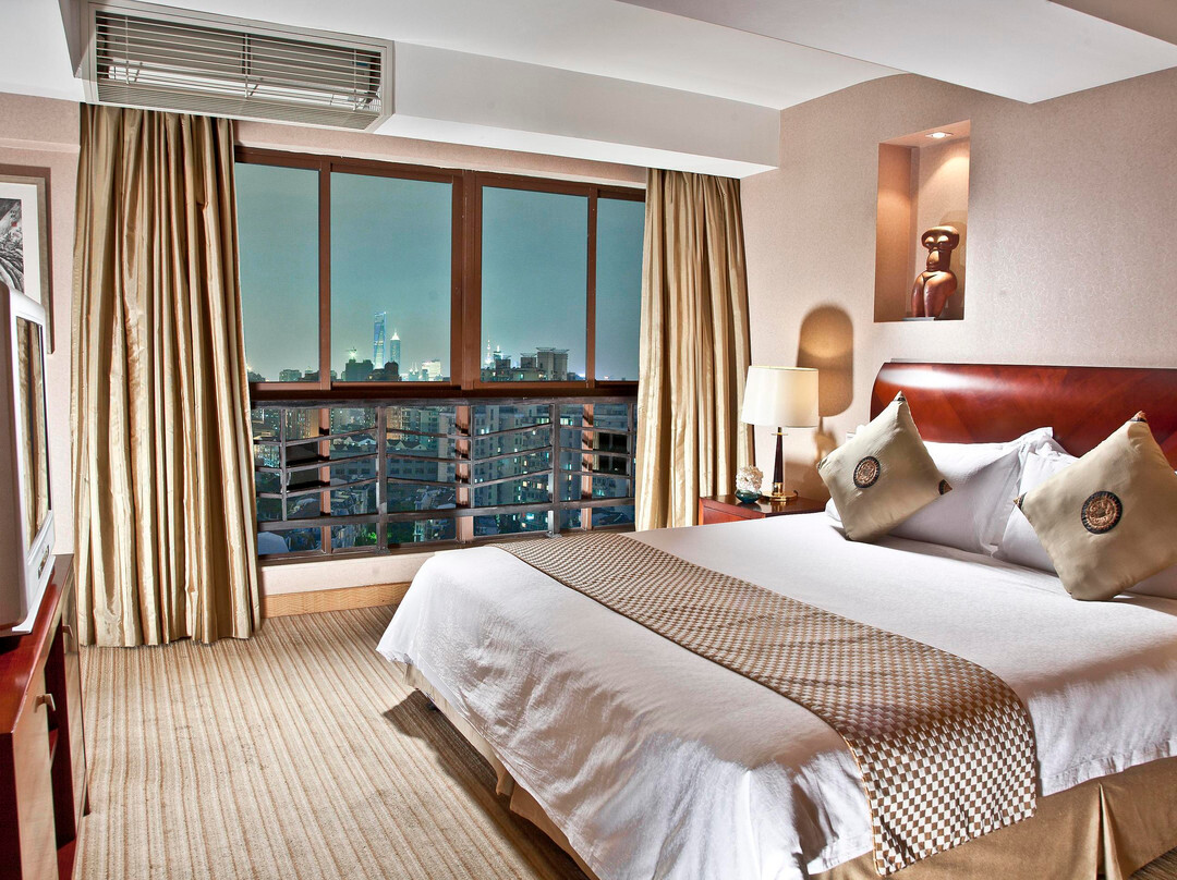 万和亚隆国际酒店主图