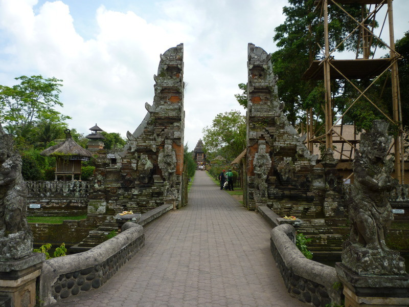 塔曼阿云寺-孟格威必去景点