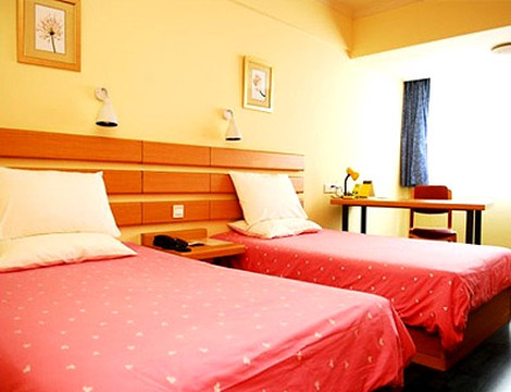 阳朔如家西街店主图