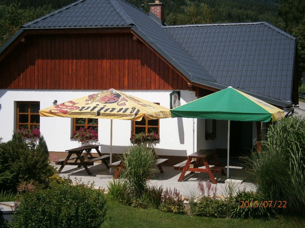 伊泽拉河畔洛奇尼采餐馆和美食-Restaurace U Konířů