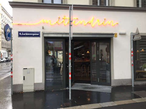 VinziRast-Lokal mittendrin主图