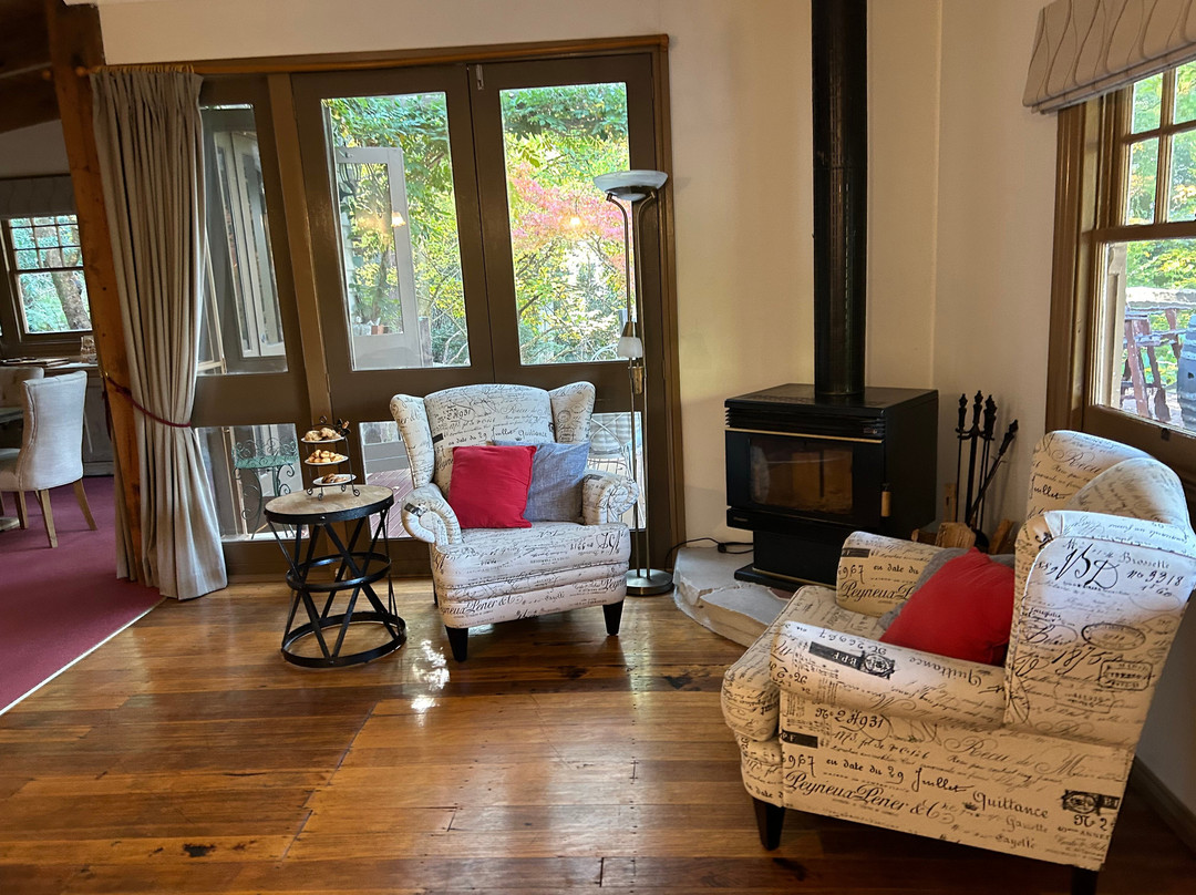 Buttercup Hill主图