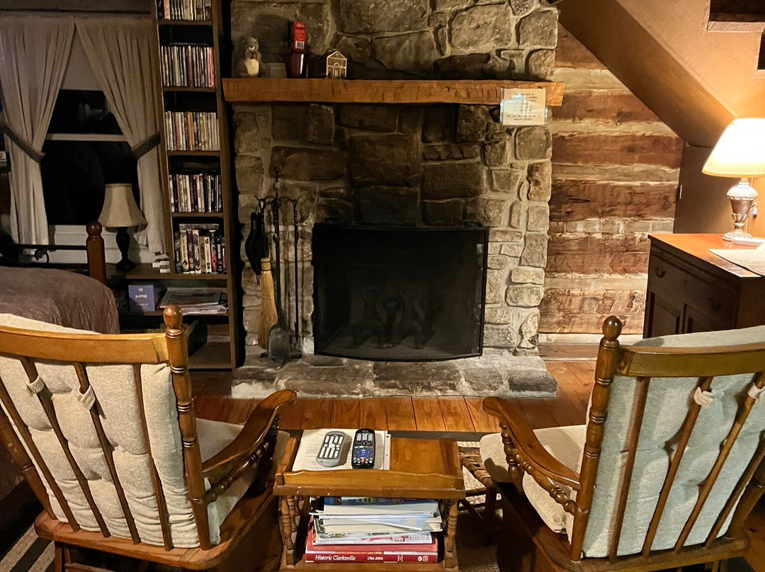 Falls Mill Log Cabin主图