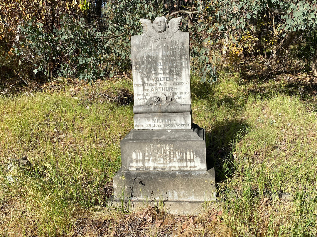 New Cemetery景点图片