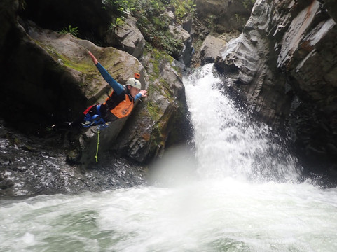 皇后镇悬崖跳水-皇后镇必去景点