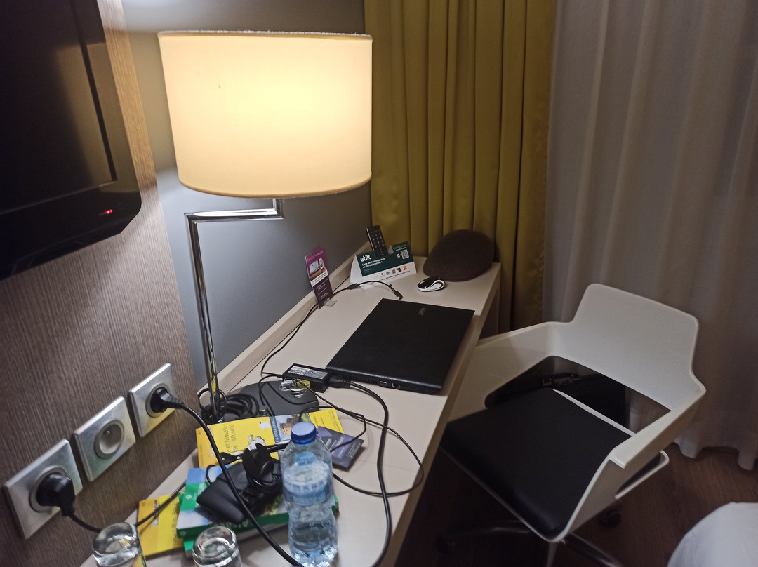 Logis Hôtel les Tuileries主图