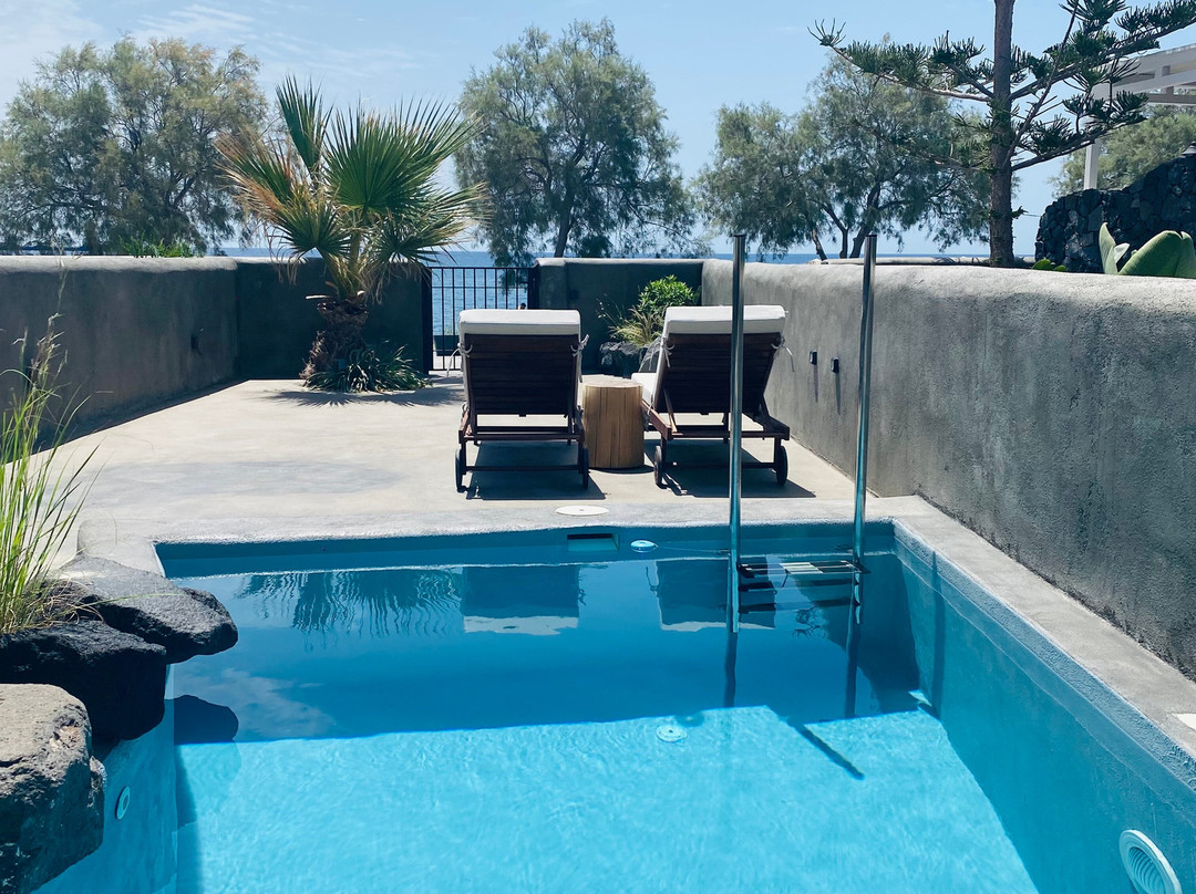 Oscar Beachfront Suites主图