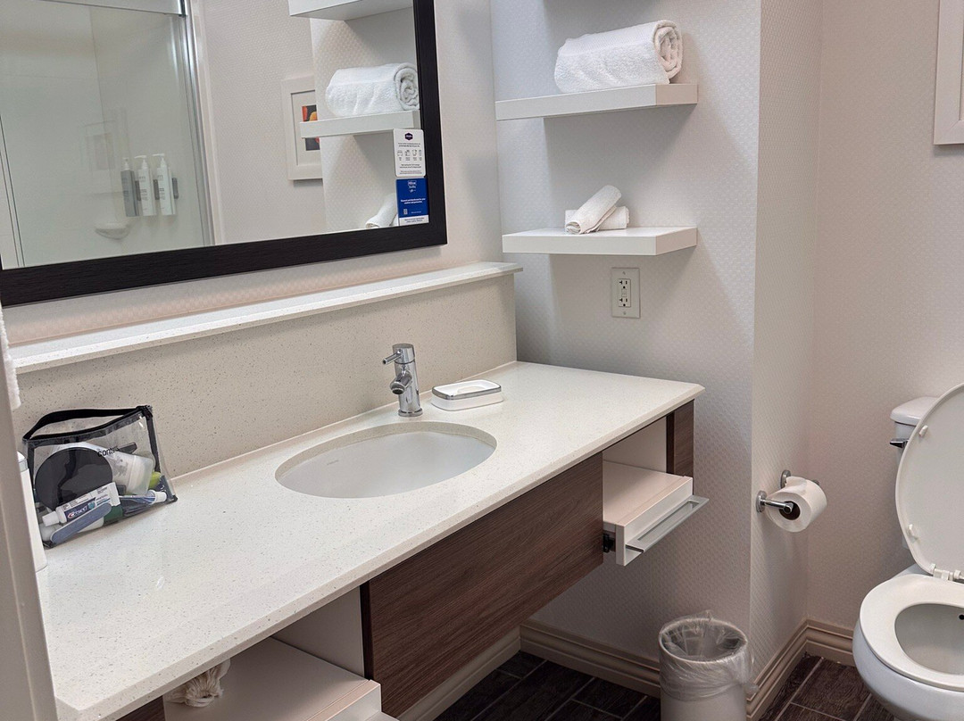 卡马里奥欢朋套房酒店主图