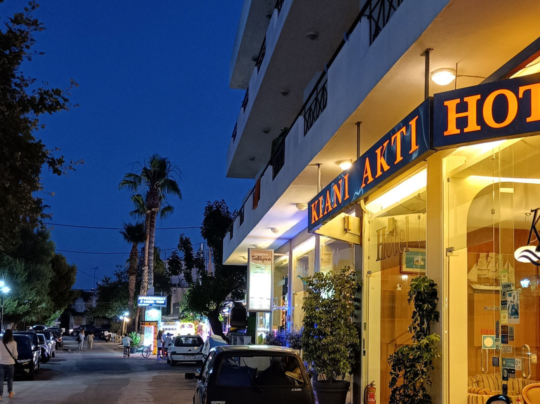 卡尼里海滩酒店主图