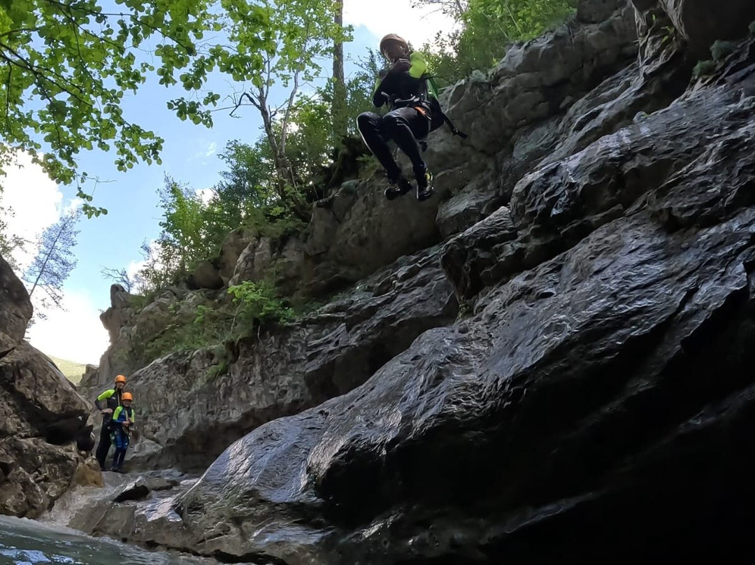 R1 Aventuras - Deportes de Aventura, Barranquismo y Esquí en Pirineos景点图片