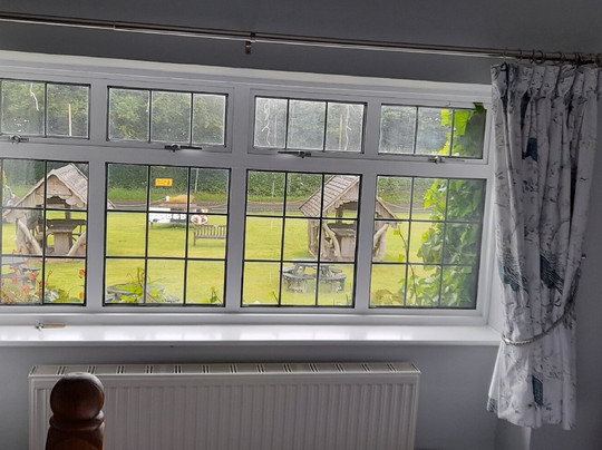 Ralegh's Cross Inn主图