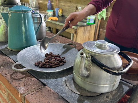 Plate Transfer and Tour-利比里亚必去景点