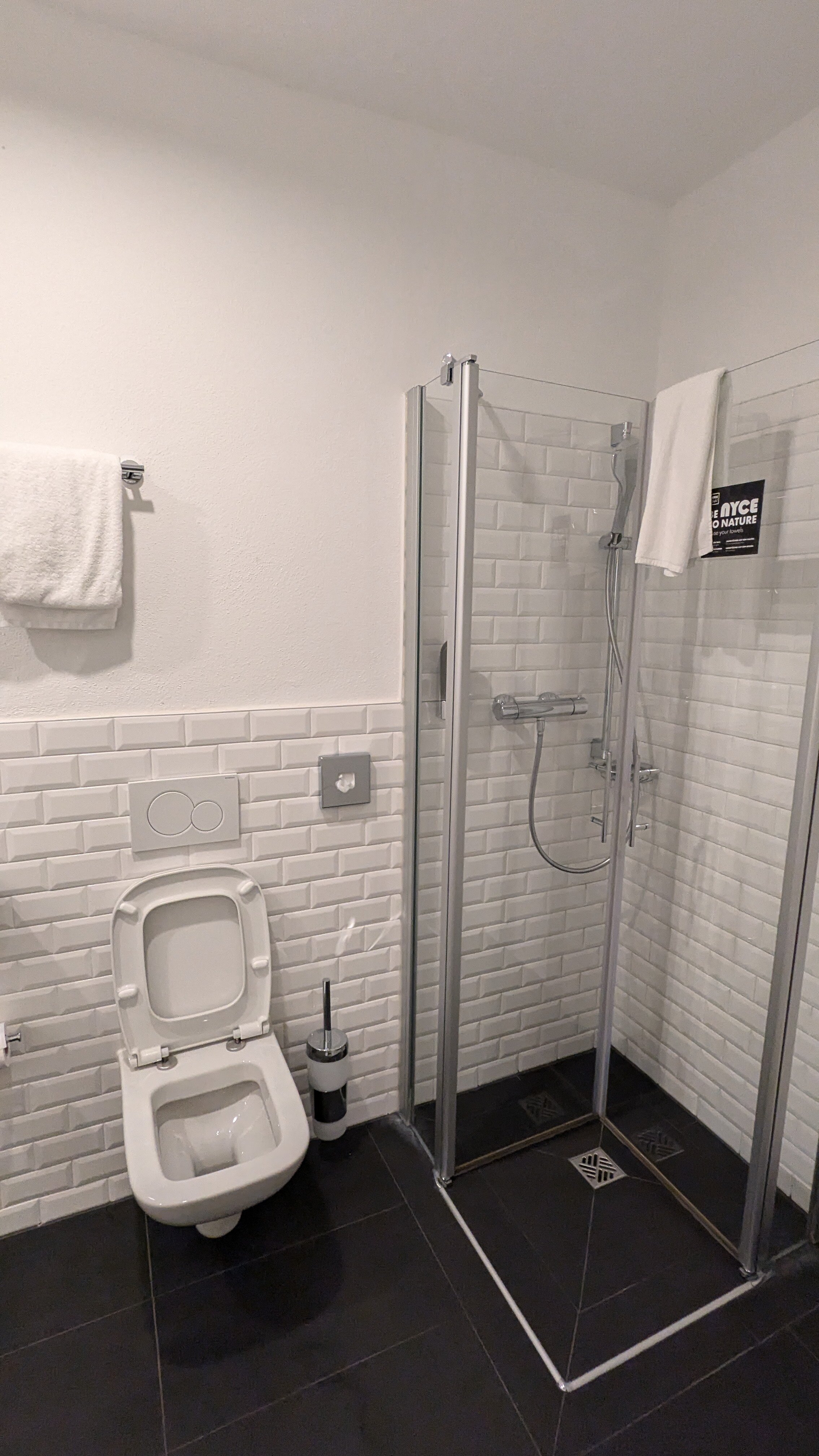 NYCE Hotel Ingolstadt-浴室