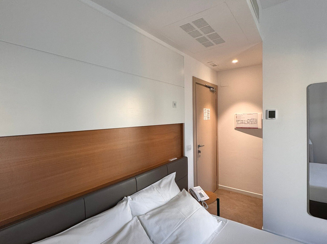 M&F Hotel主图