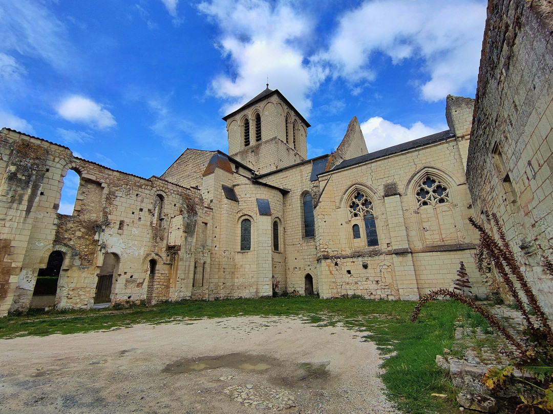 Ancienne abbatiale Notre-Dame-d'Asnières-Cizay-la-Madeleine必去景点