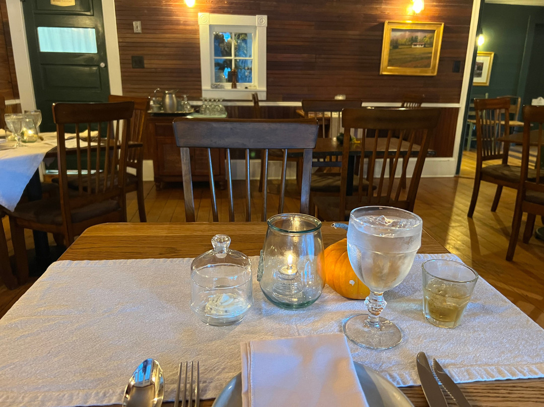 The Mast Farm Inn主图