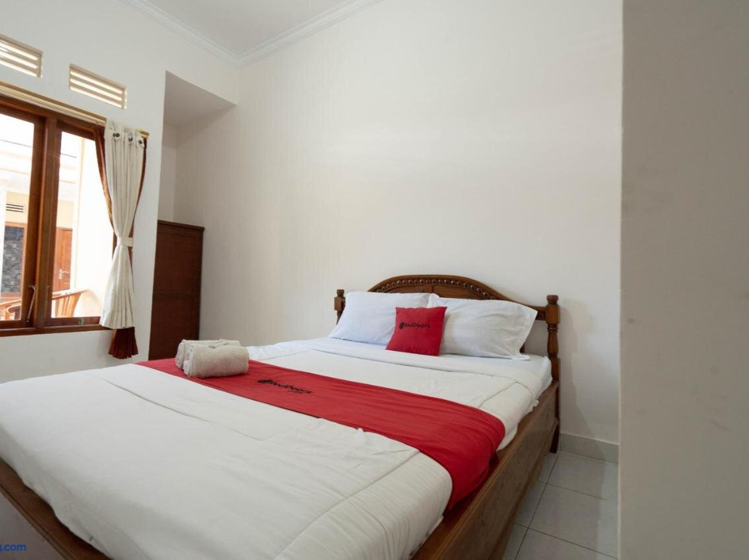 RedDoorz near Buleleng Harbour 2