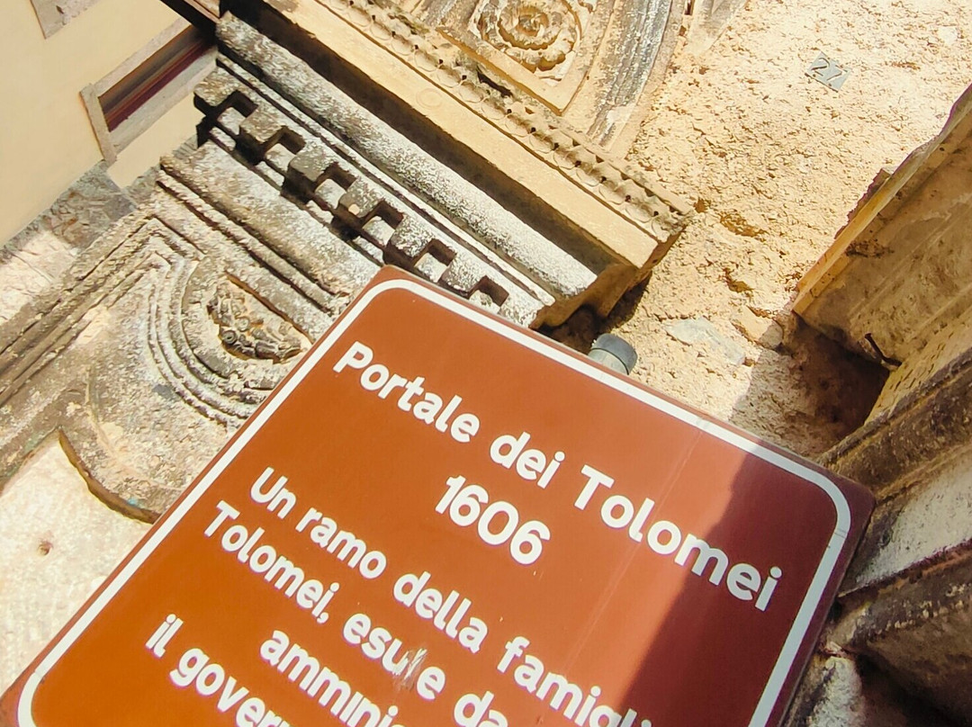 Portale dei Tolomei景点图片