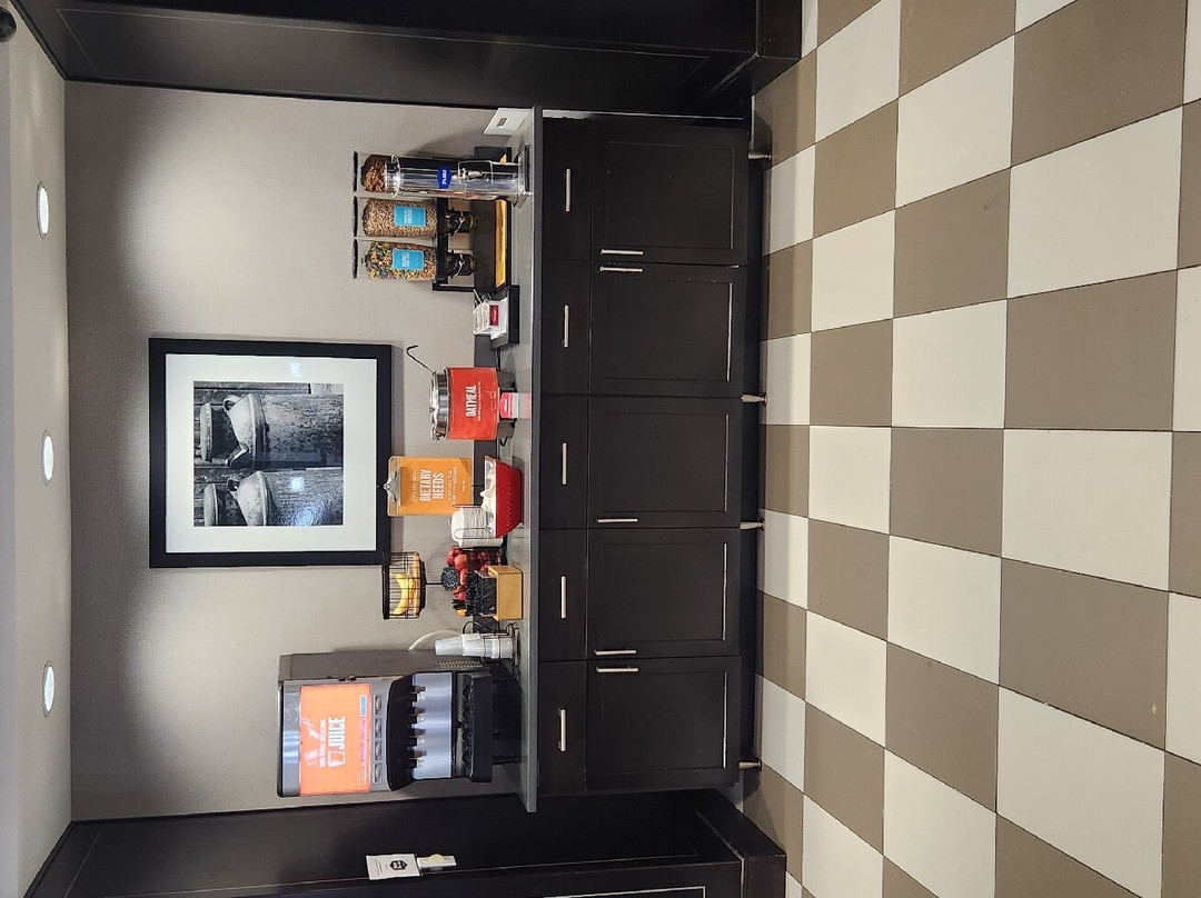 兰辛／奥克莫斯欢朋套房酒店主图