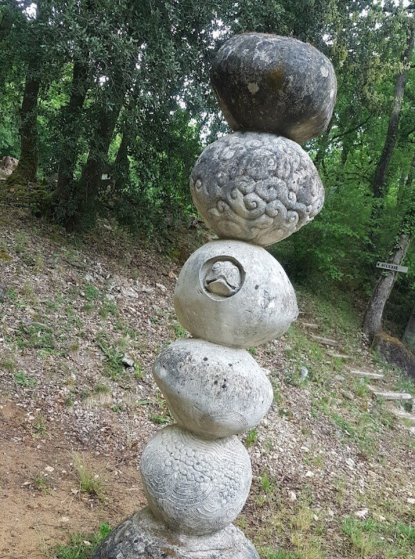 Les Lapidiales景点图片