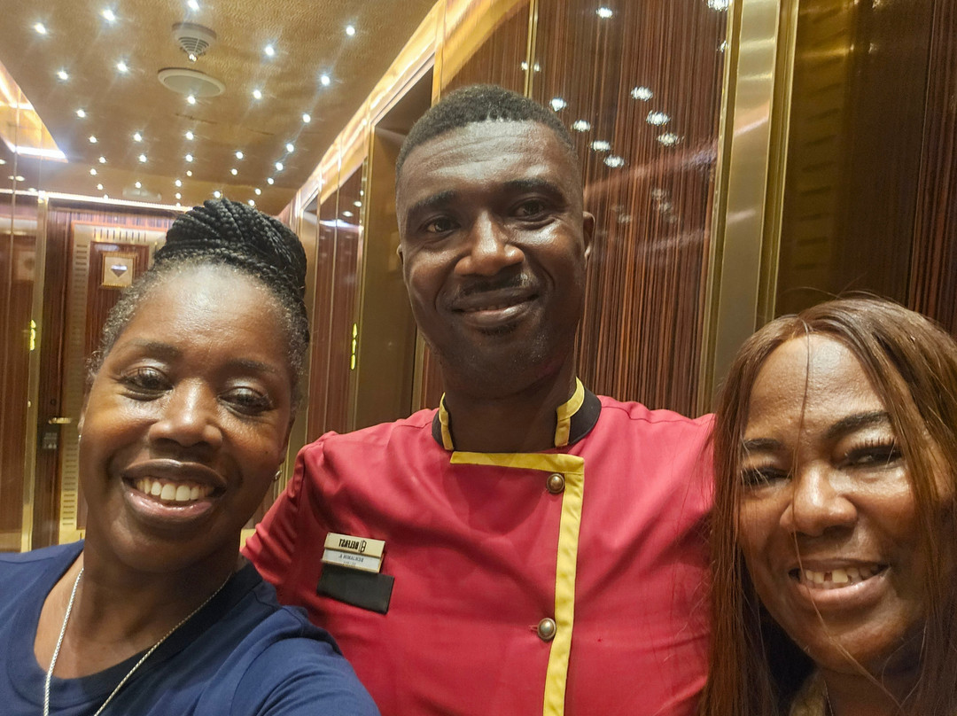 Number One Oxford Street Hotel & Suites主图