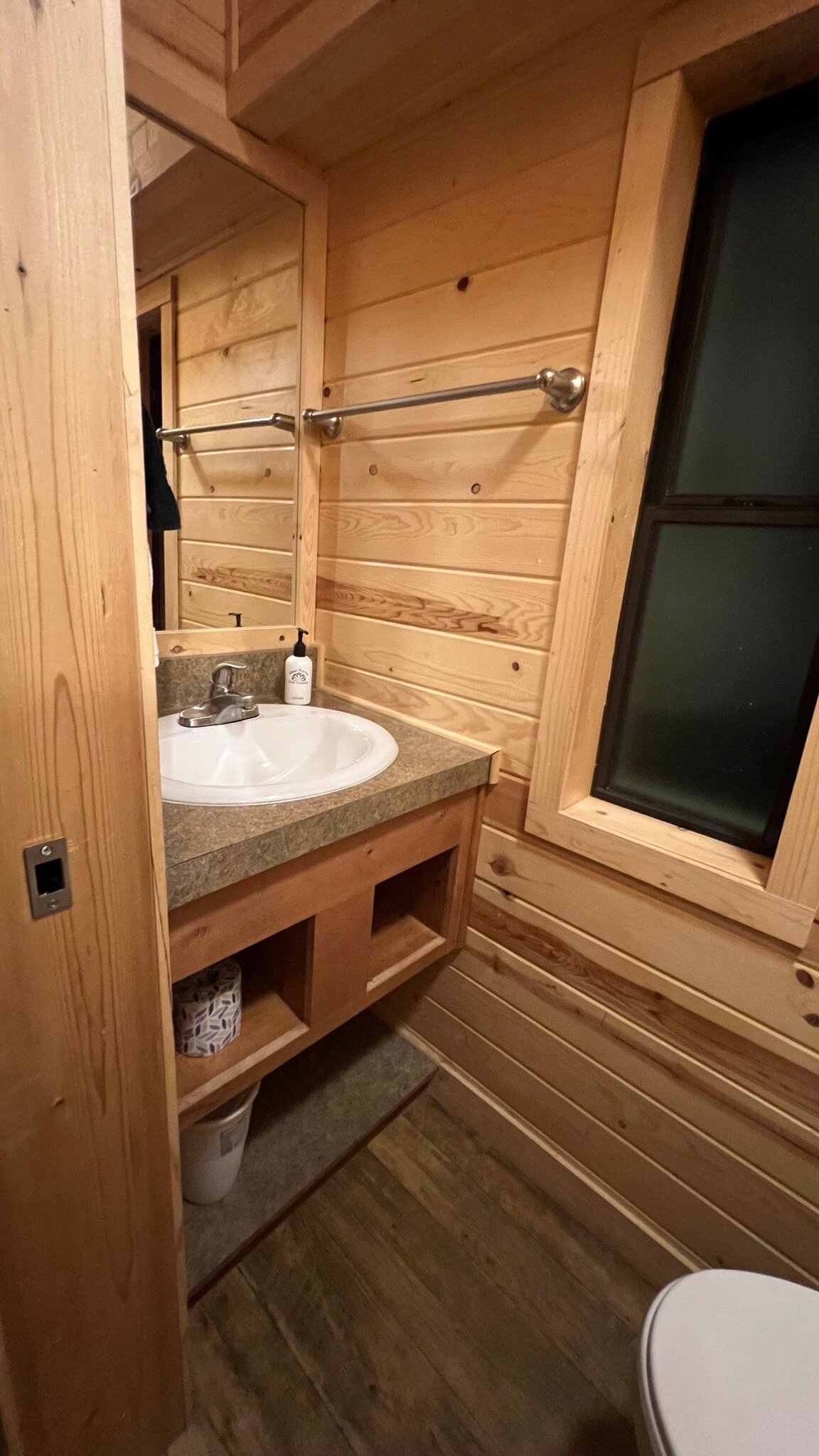 West Glacier Village-官方