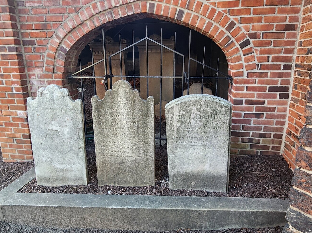 Edgar Allan Poe's Grave Site and Memorial-巴尔的摩必去景点