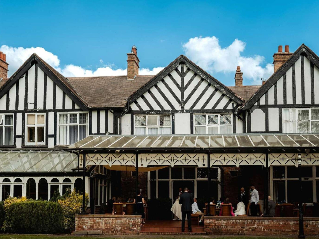 Oaklands Hotel主图