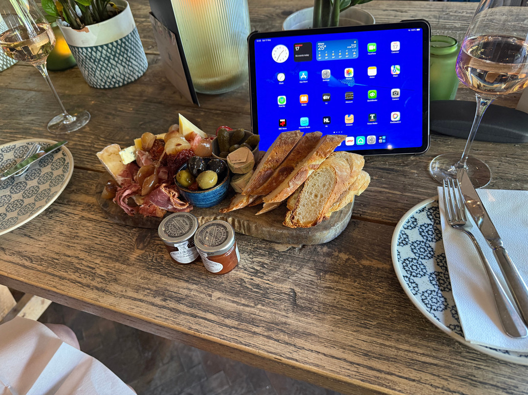Nicholas James Cafe & Bar