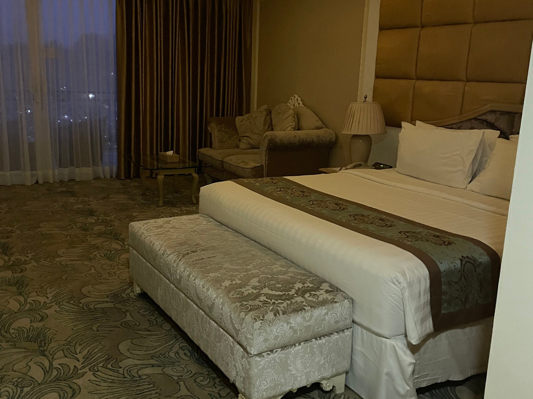 格兰德康提亚酒店主图