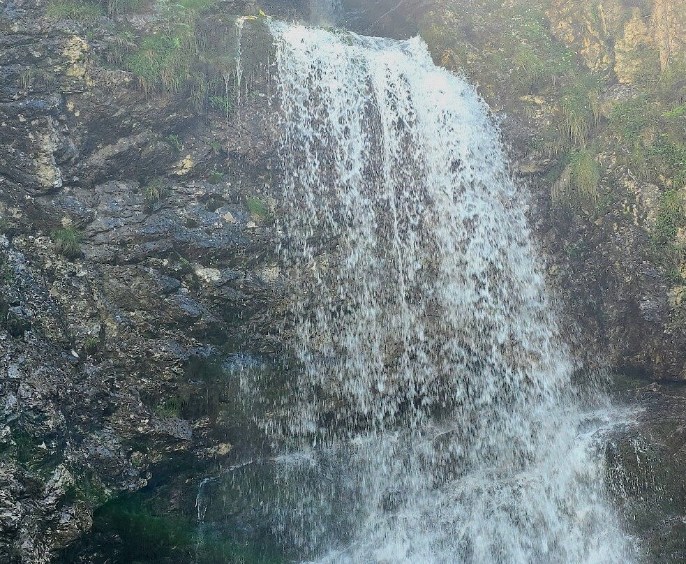 Cascate di Vallesinella-马多纳迪坎皮格里奥必去景点