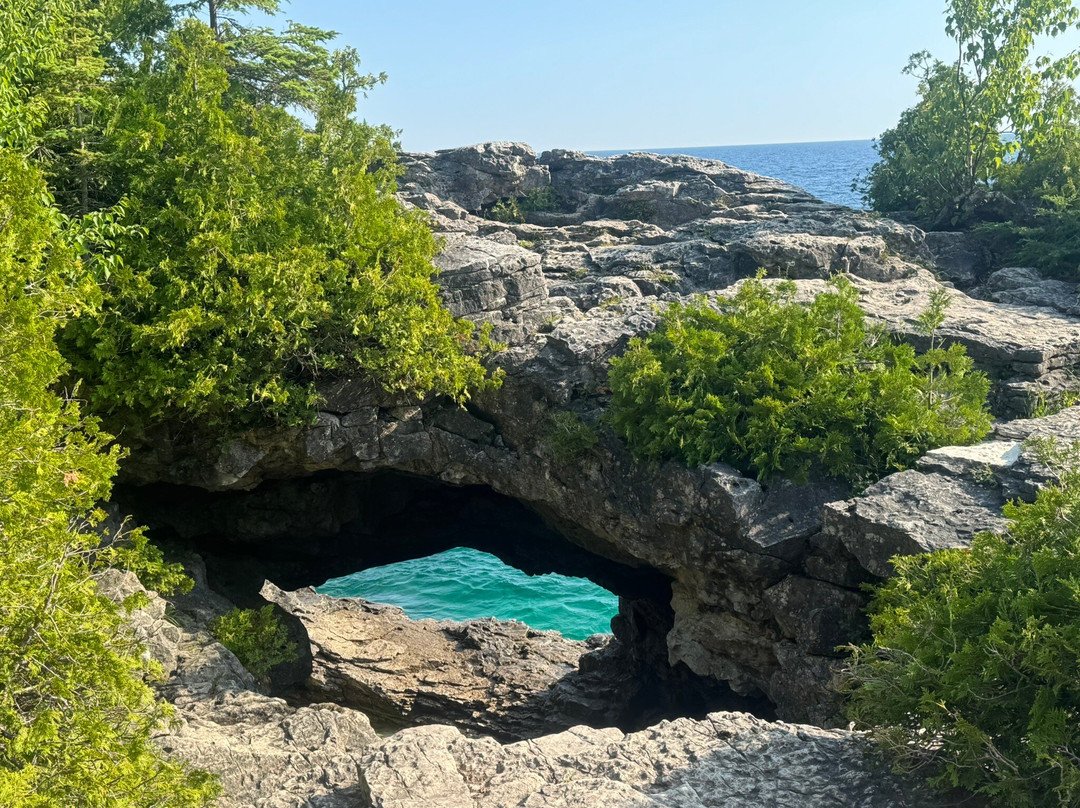 The Grotto-托伯莫里必去景点