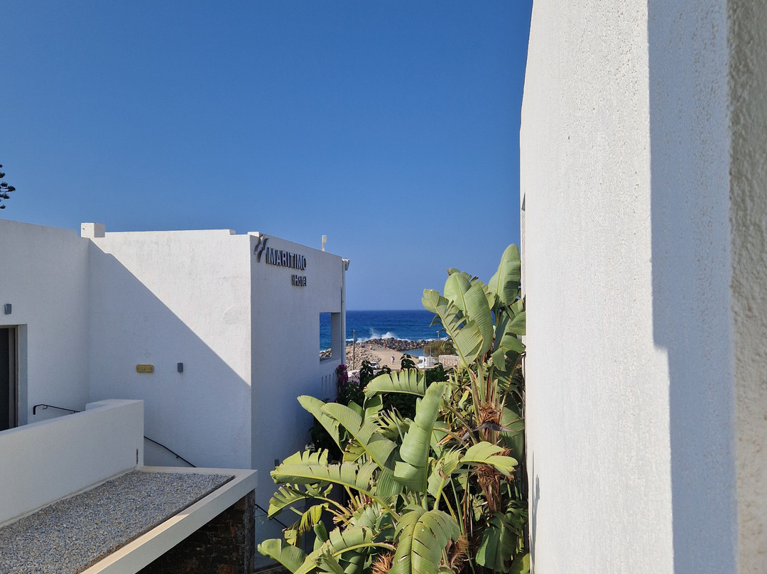 Maritimo Beach Hotel主图