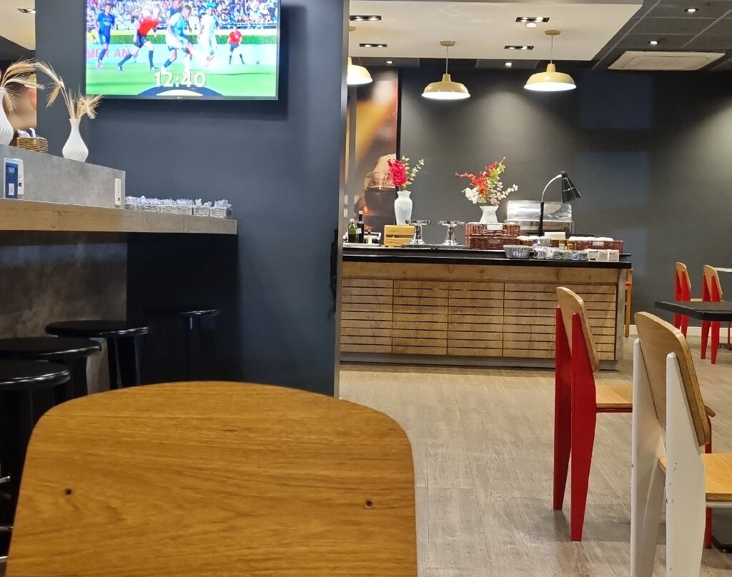 宜必思马卡埃酒店主图