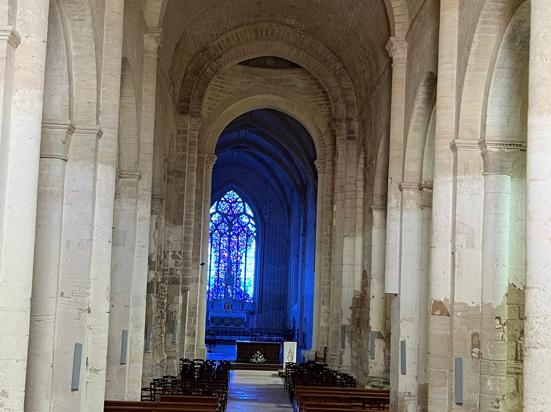 Abbaye de Saint-Amant-de-Boixe-Saint-Amant-de-Boixe必去景点