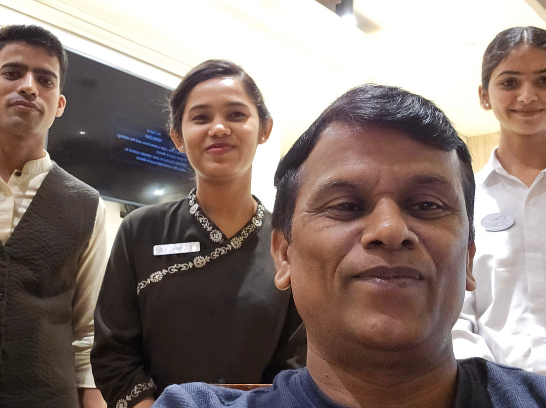 Hotel Singhania Sarovar Portico主图