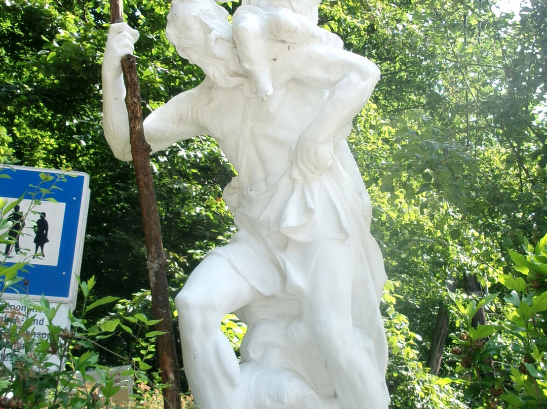 Pfarre Maria Gugging und Maria Lourdes Grotte im Wienerwald-克罗斯腾新堡必去景点