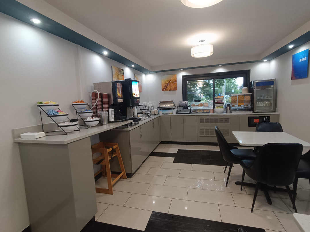 艾治沃特康福特茵酒店主图