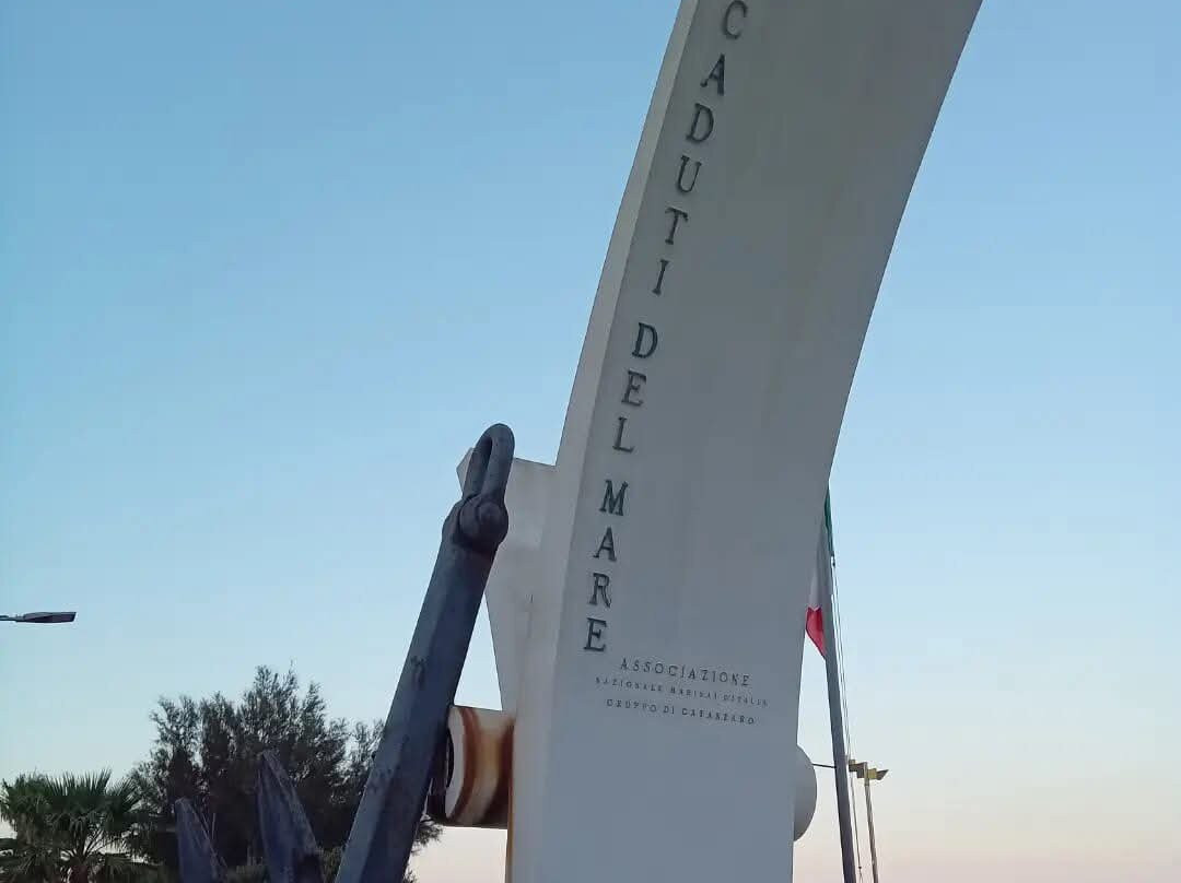 Monumento Ai Caduti Del Mare-Catanzaro Lido必去景点