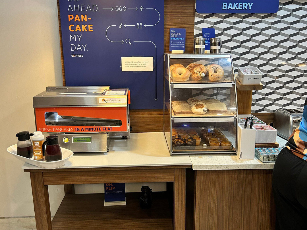 Holiday Inn Express & Suites Pensacola W I-10 By IHG主图