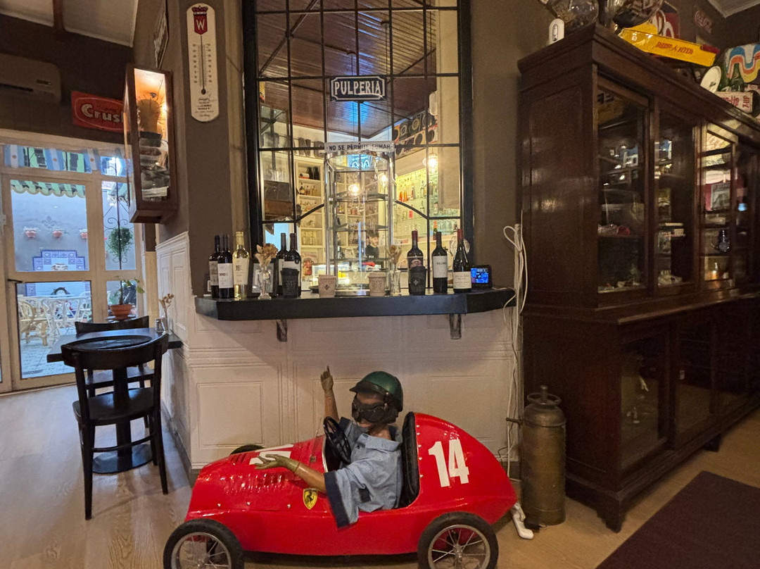 Delis Café Vintage Shop