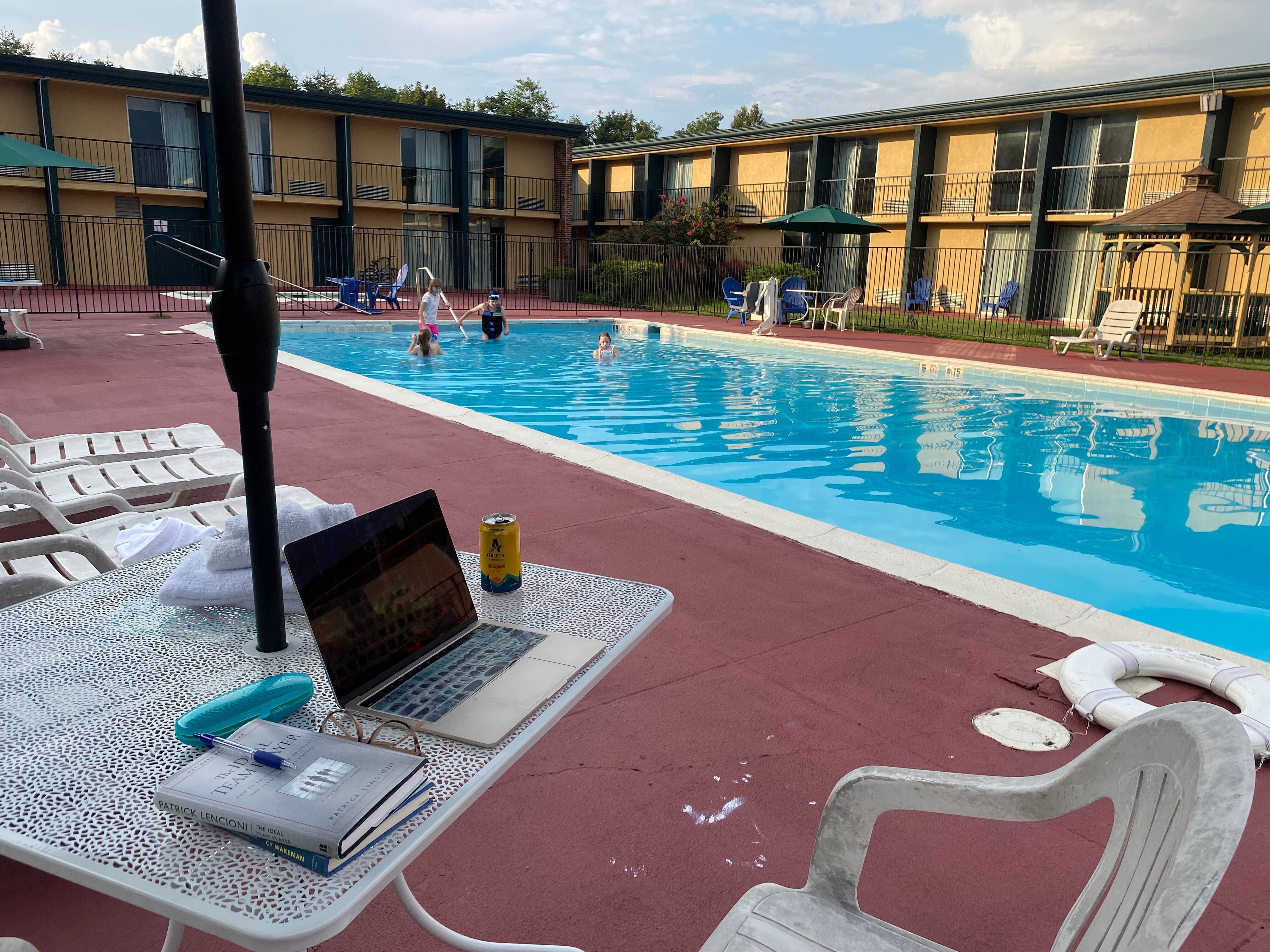 Baymont by Wyndham Salem Roanoke Area-泳池